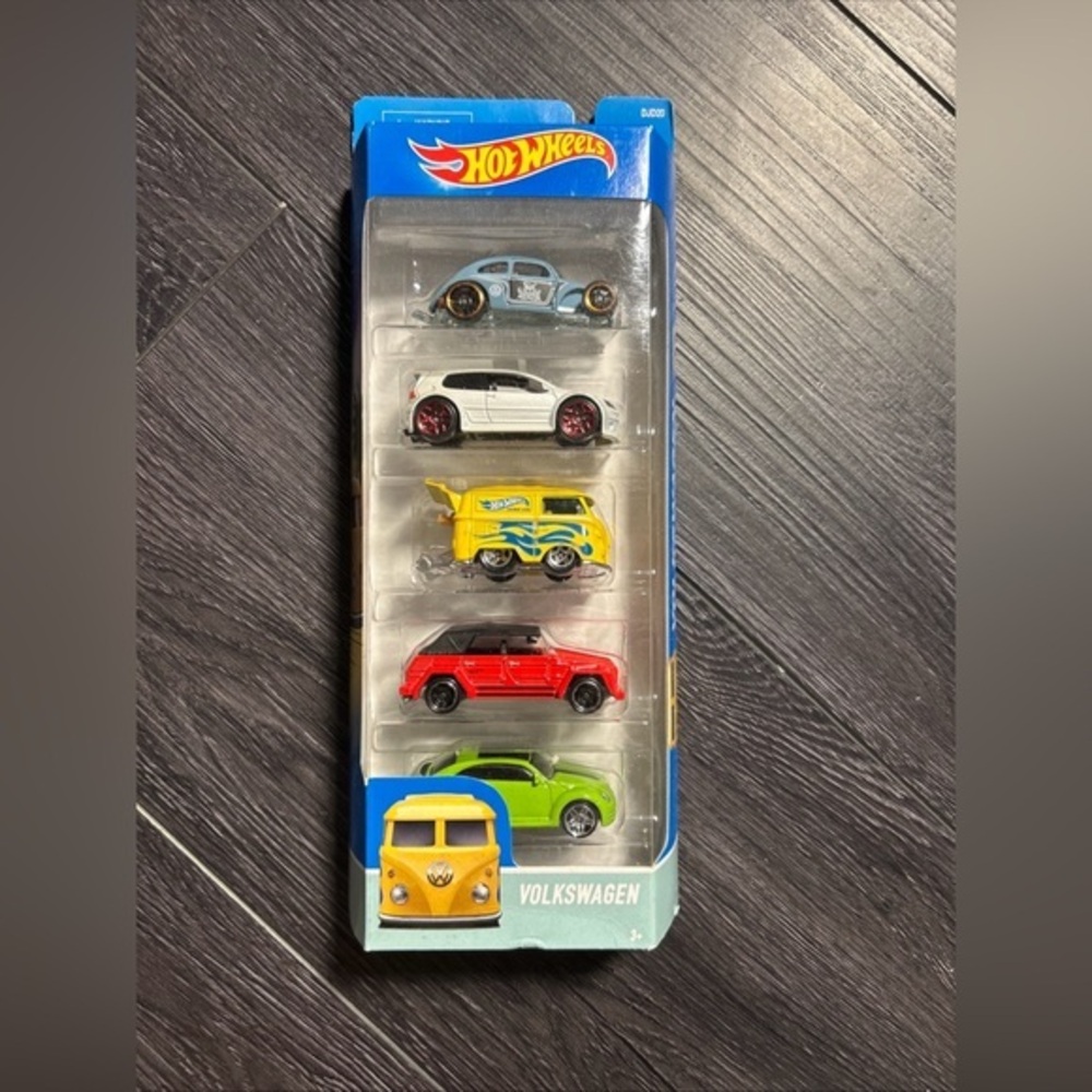 Hot Wheels 2015 Volkswagen 5 pack Volkswagen Kombi Beetle DJD20